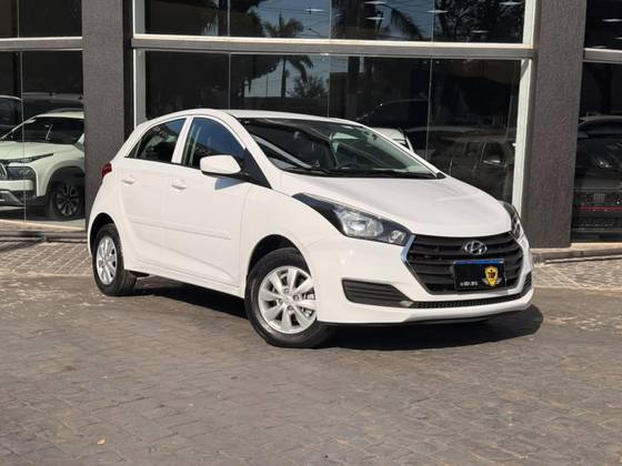 HYUNDAI HB20 1.0 COMFORT 12V FLEX 4P MANUAL HYUNDAI HB20 1.0 COMFORT 12V FLEX 4P MANUAL